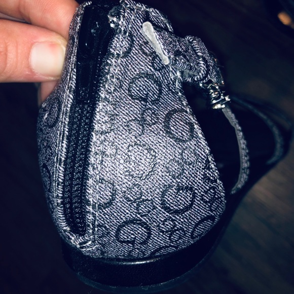 Guess Flats! - Picture 5 of 5